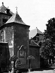 Un coin de Ancien Hopital de Bavière à Liège - Une augustine à la fenetre