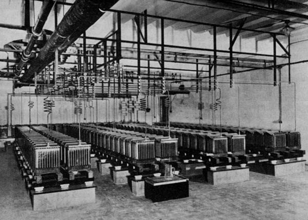 ULG Val Benoit - 1937 Institut de Chimie et de Métallurgie. Salle des batteries de Physico-chimie